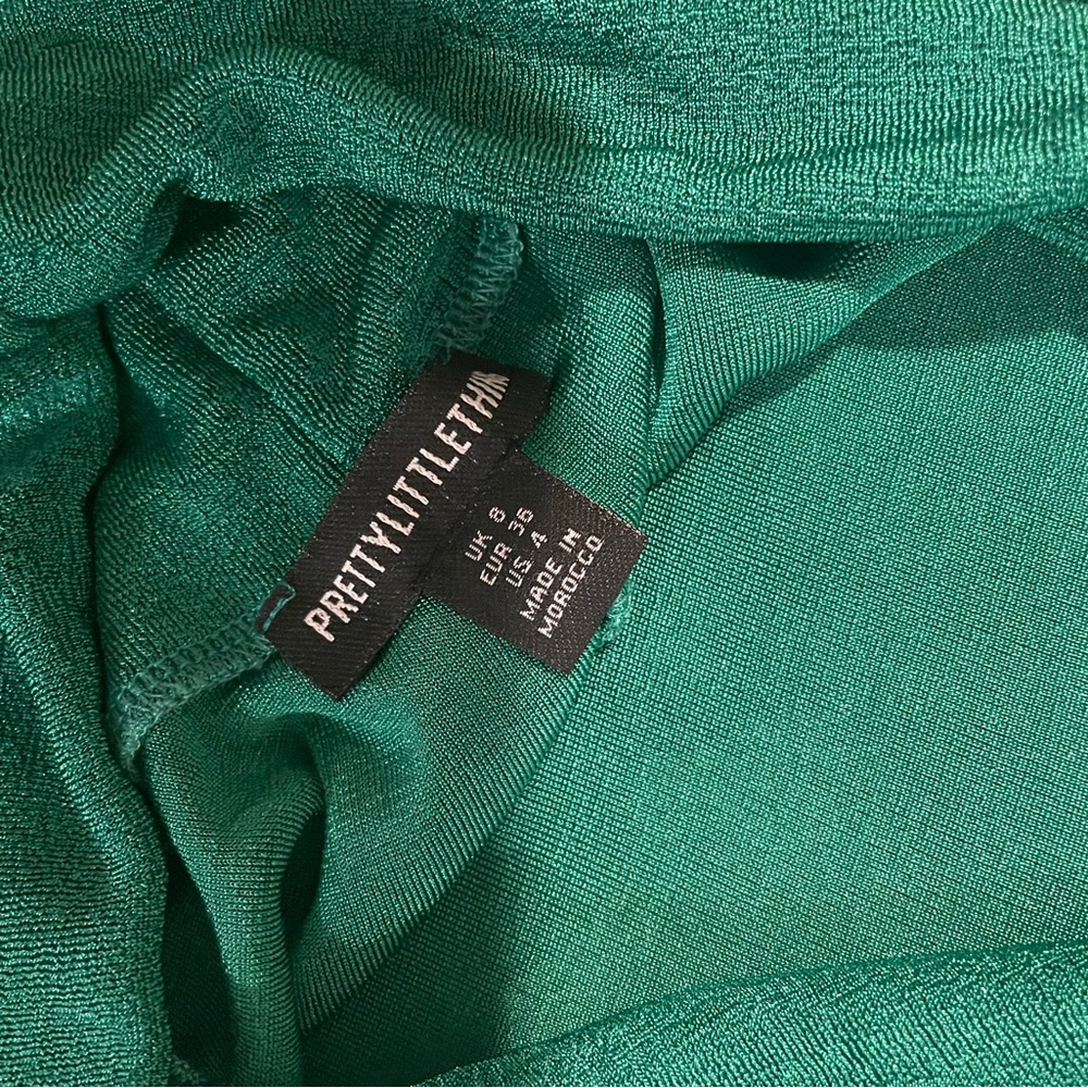Pretty Little Thing maxi formal green dress. Size 4. Only worn once - Picture 7 of 8